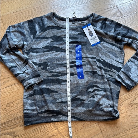 Camo Sweatshirt size large - Picture 7 of 10